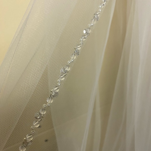WEDDING VEIL with jewels/beads - cathedral length, ivory colour - Picture 9 of 10